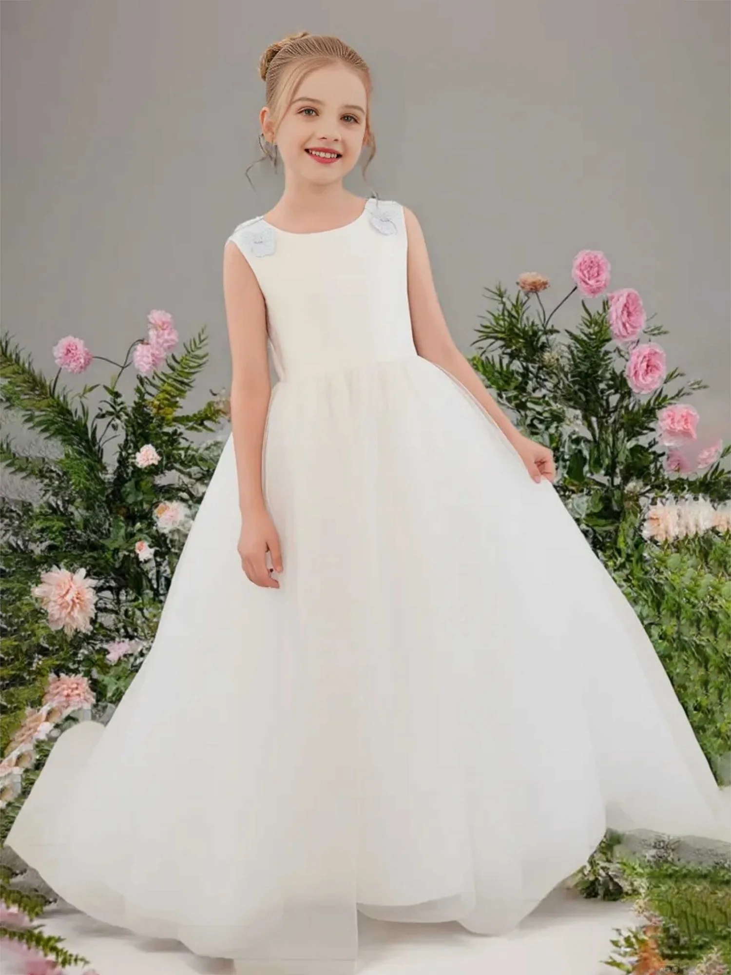Ball Gown Scoop Neck Tulle Flower Girl Dress With Bowknot Ivory