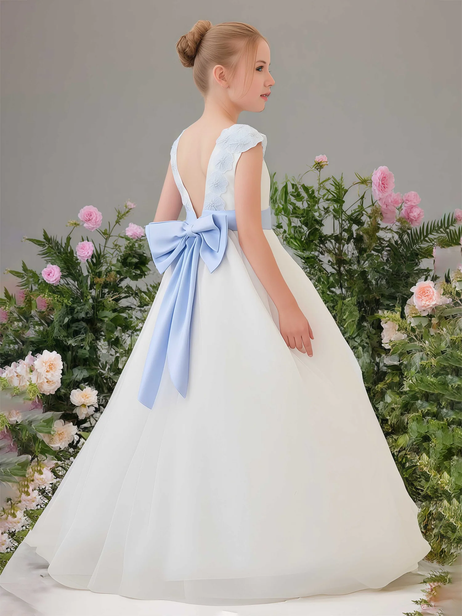 Ball Gown Scoop Neck Tulle Flower Girl Dress With Bowknot Ivory - Image 2