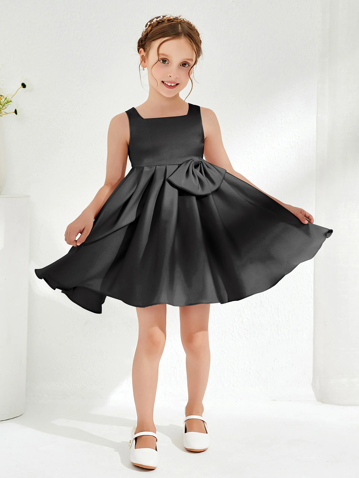Square Pleated Knee-Length Girl's Dress with Bow Black