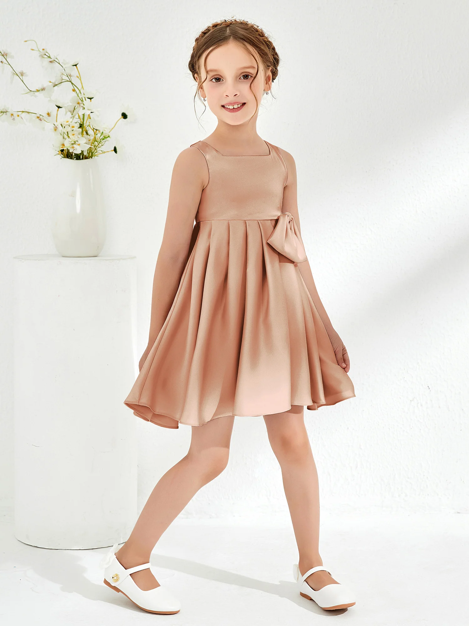 Square Pleated Knee-Length Girl's Dress with Bow Bronzer - Image 3
