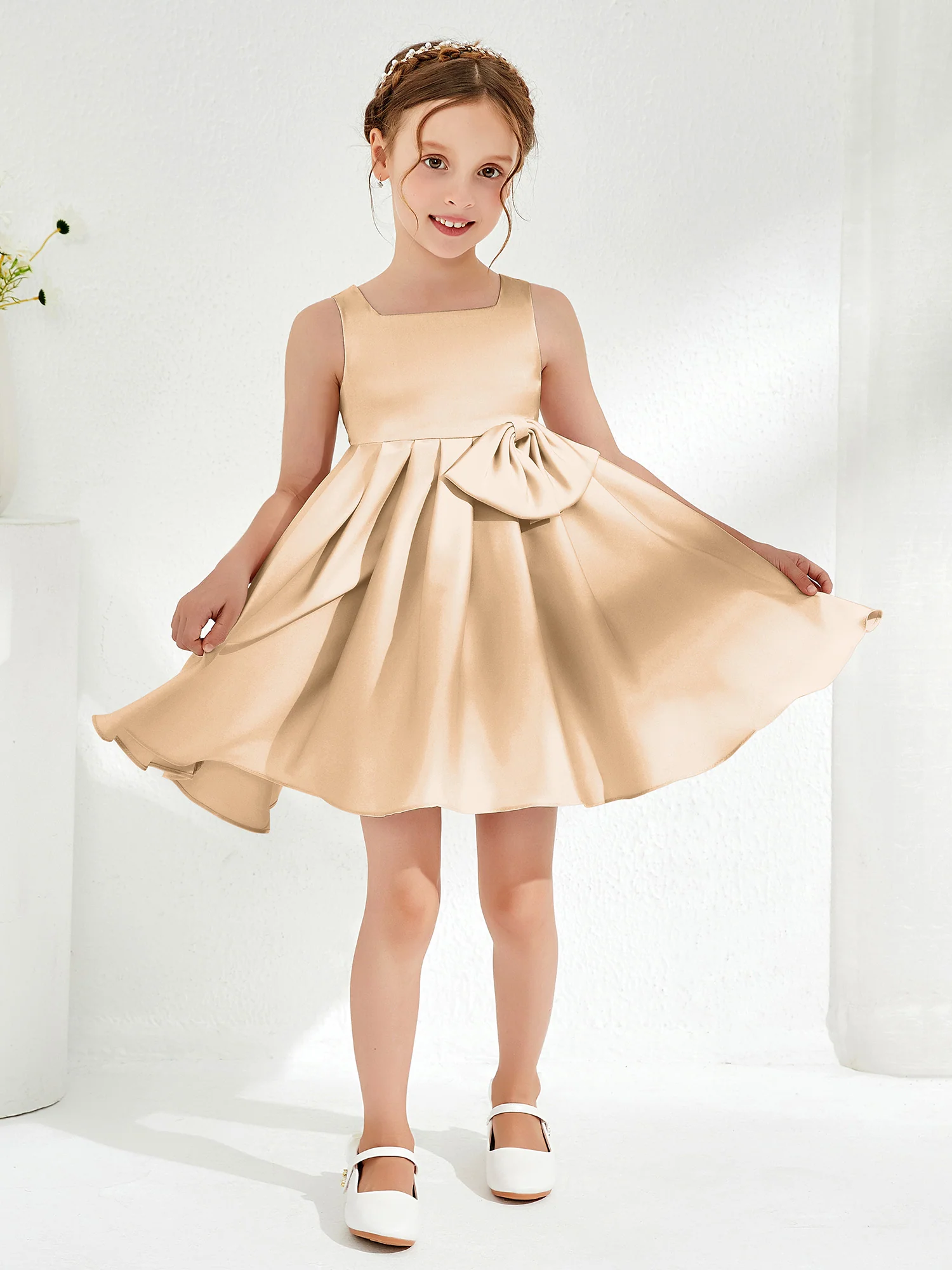 Square Pleated Knee-Length Girl's Dress with Bow Champagne