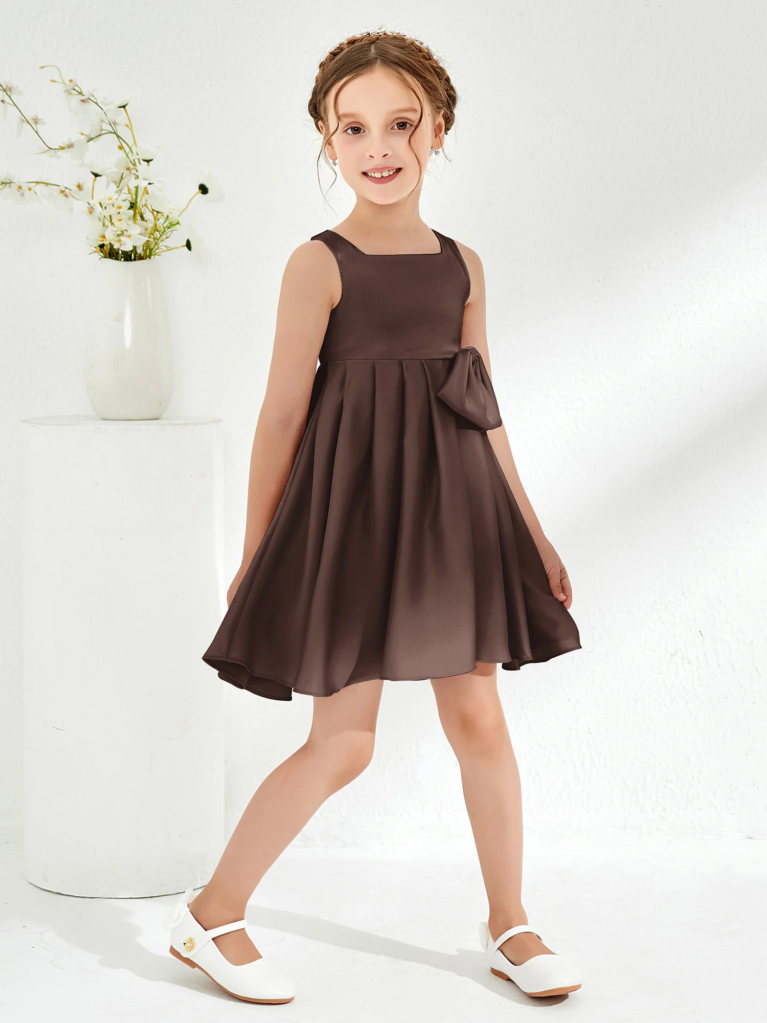 Square Pleated Knee-Length Girl's Dress with Bow Chocolate - Image 3