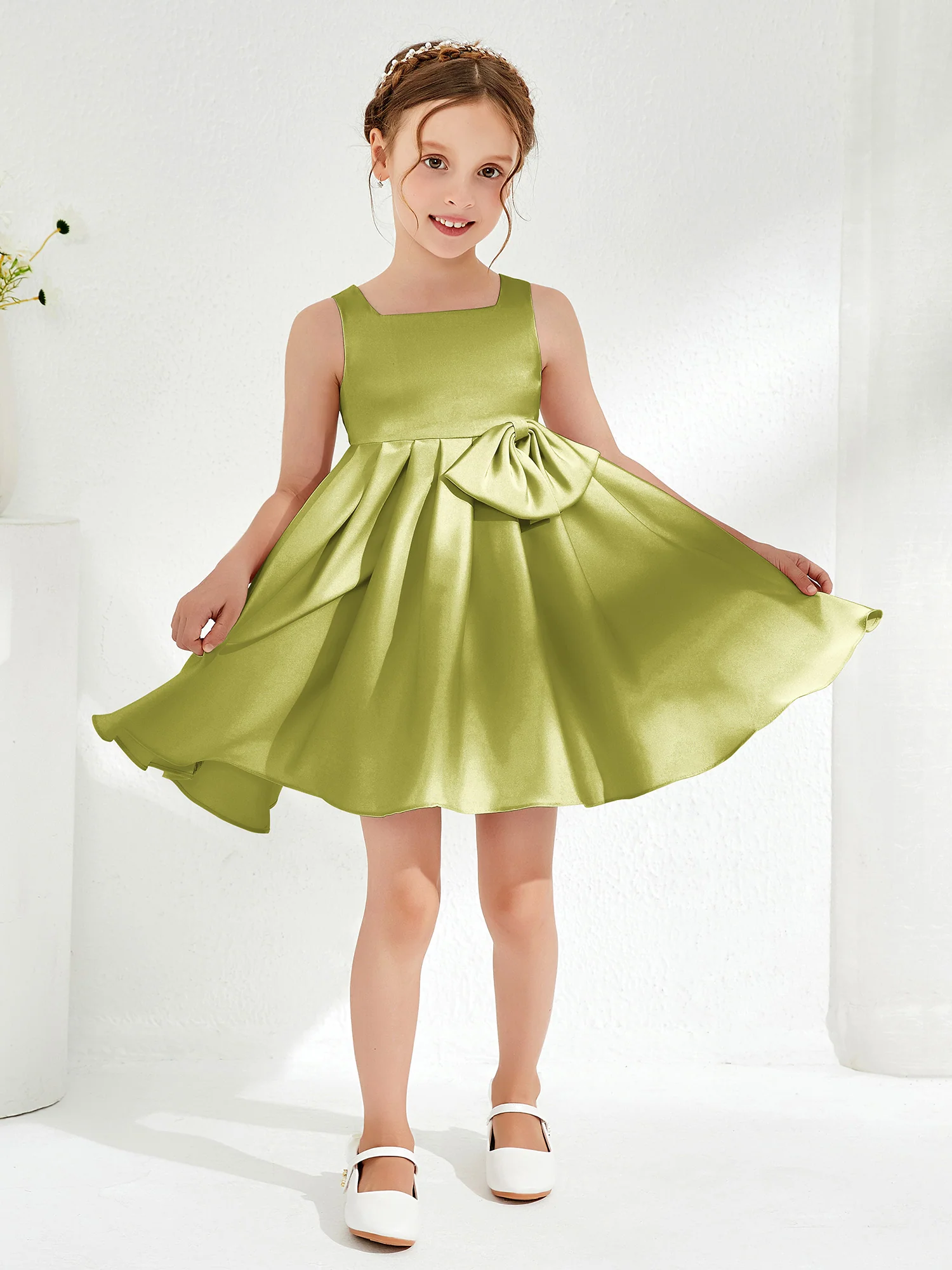 Square Pleated Knee-Length Girl's Dress with Bow Clover