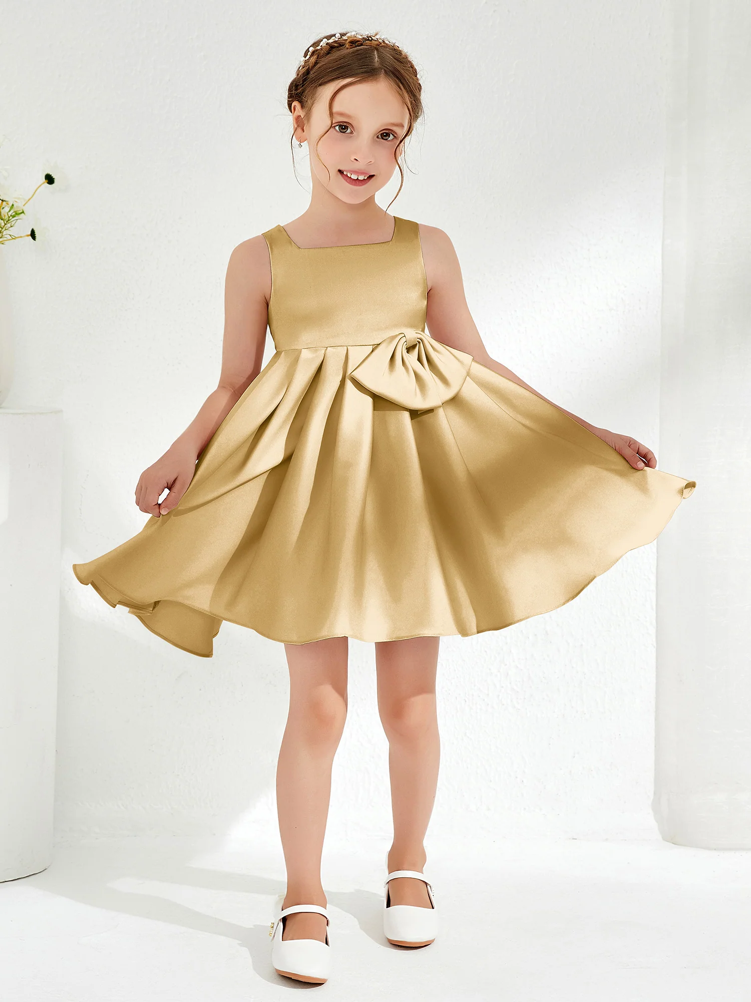 Square Pleated Knee-Length Girl's Dress with Bow Gold