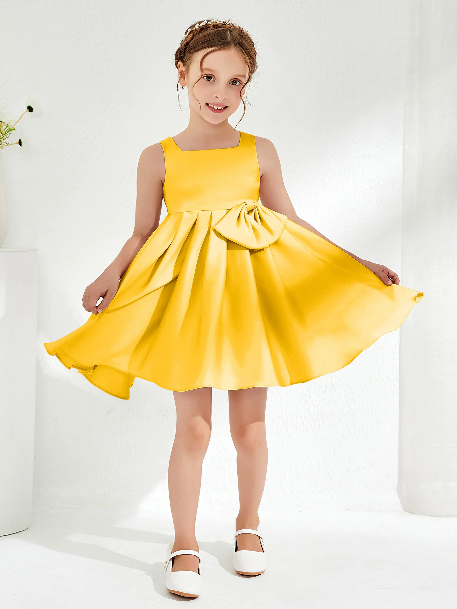 Square Pleated Knee-Length Girl's Dress with Bow Marigold